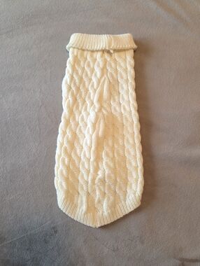 Like New Cozy, Thin Dog Cable Knit Sweater